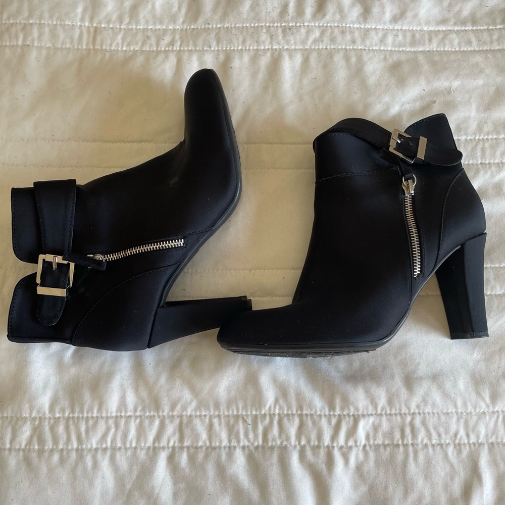 Black heeled boots